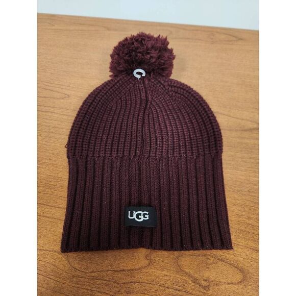 UGG Women's Burgundy Wool Blend Cardi Stitch Yarn POM Winter Hat! - Picture 2 of 6